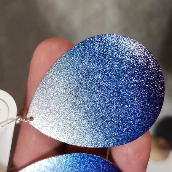 Vintage pear teardrop dangle blue ombre vintage New earrings 6.00 with bundle - Picture 2 of 4